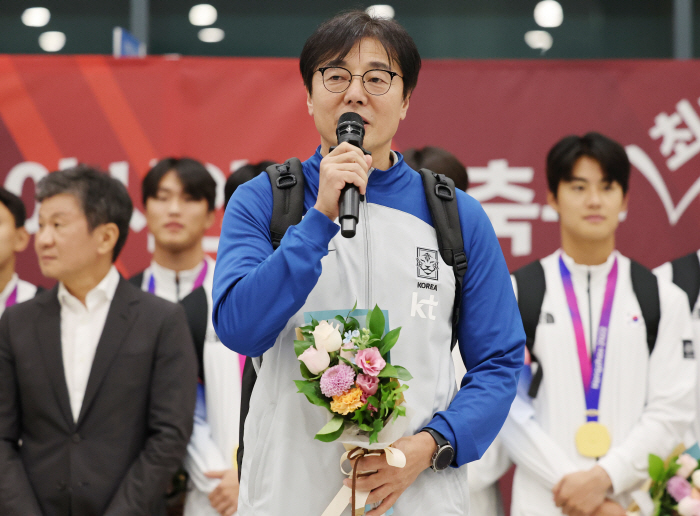 안세영&황선홍 감독, 체육기자연맹 선정 올해의 선수&지도자상 수상자로 결…
