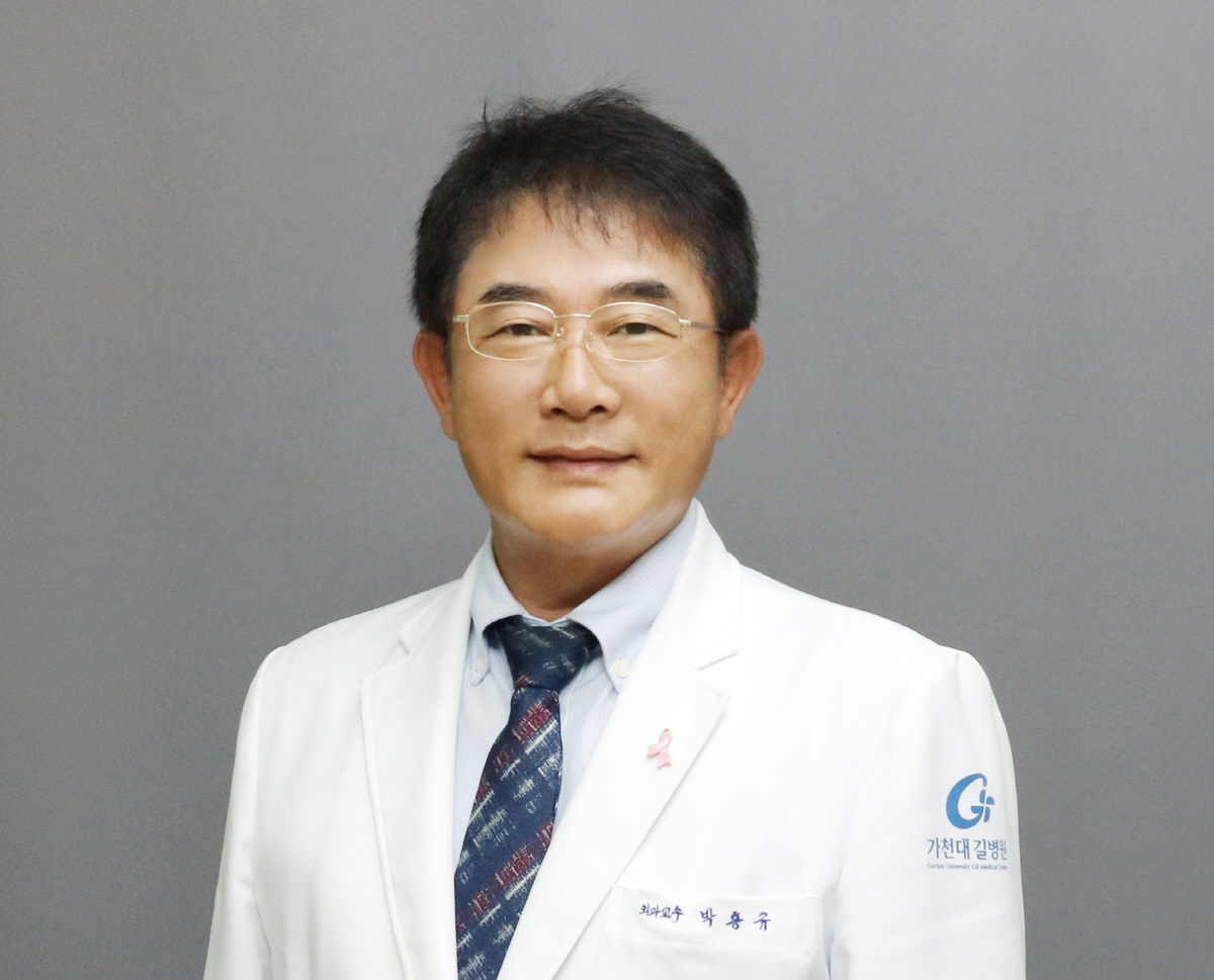 가슴에서 혹 또는 덩어리 만져진다면 '유방암' 의심