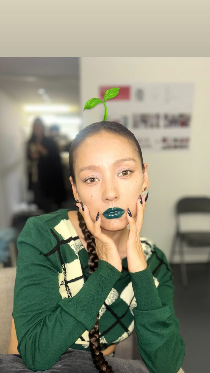 이효리, 초록색 립 바르고 강렬 비주얼...아우라가 남다른 '걸크러쉬'