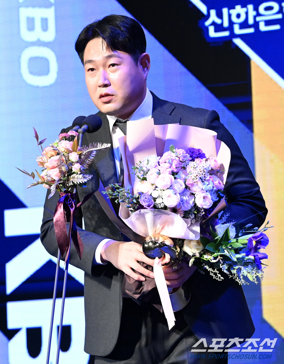 "총재님 감사합니다." "노력하며 기다렸다." 40년만에 부활한 수비상.…