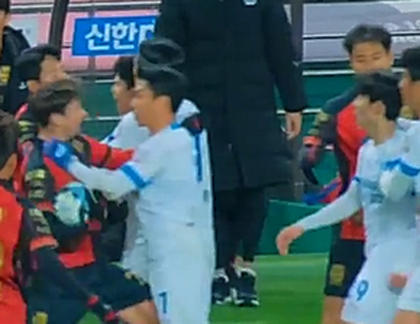슈퍼매치 벤치클리어링 사태의 전말…가해자는 1명뿐? 폭넓은 사후 평가가 …