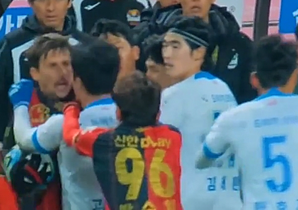 슈퍼매치 벤치클리어링 사태의 전말…가해자는 1명뿐? 폭넓은 사후 평가가 …