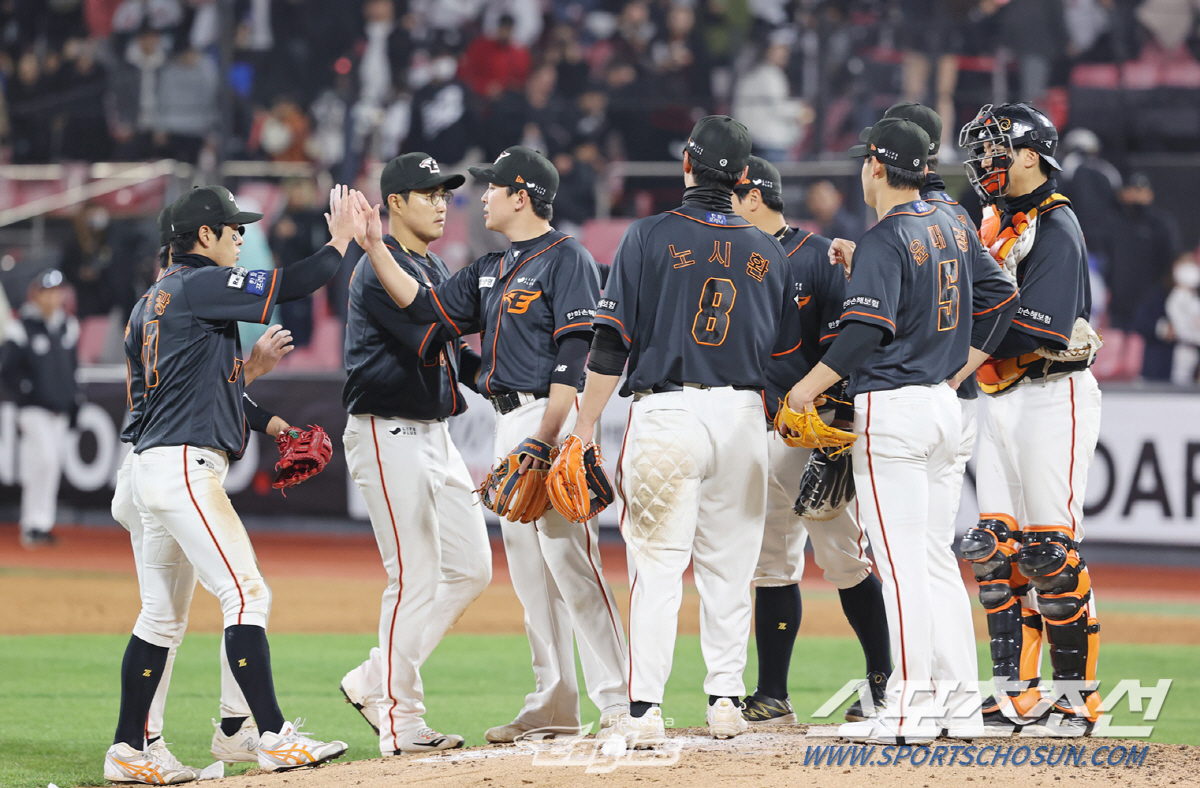 불펜투수 유출 걱정했는데…데려갈 선수가 없었나, 한화가 보상선수 잘 지켰…