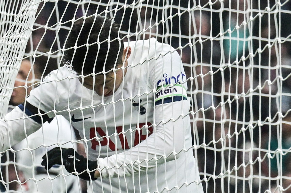 '옵사트릭' SON, EPL 최다 오프사이드 불명예…전설의 격려 "'9번…