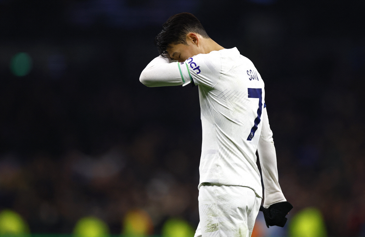 '옵사트릭' SON, EPL 최다 오프사이드 불명예…전설의 격려 "'9번…