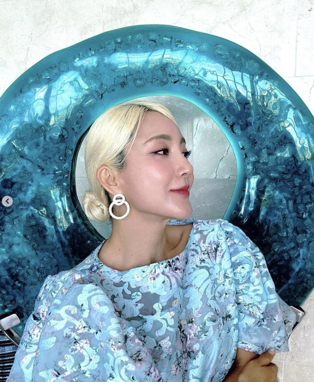 바다, 슈와 불화설 중 맞은 S.E.S 데뷔 26주년…해외서 드레스 입고…