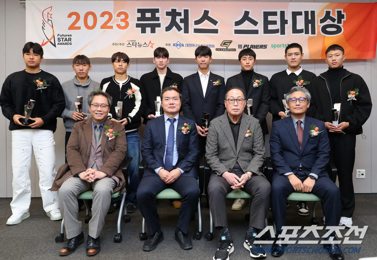 문동주 계보 이을 신인왕 후보 황준서, '퓨처스 스타대상'...내년 드래…