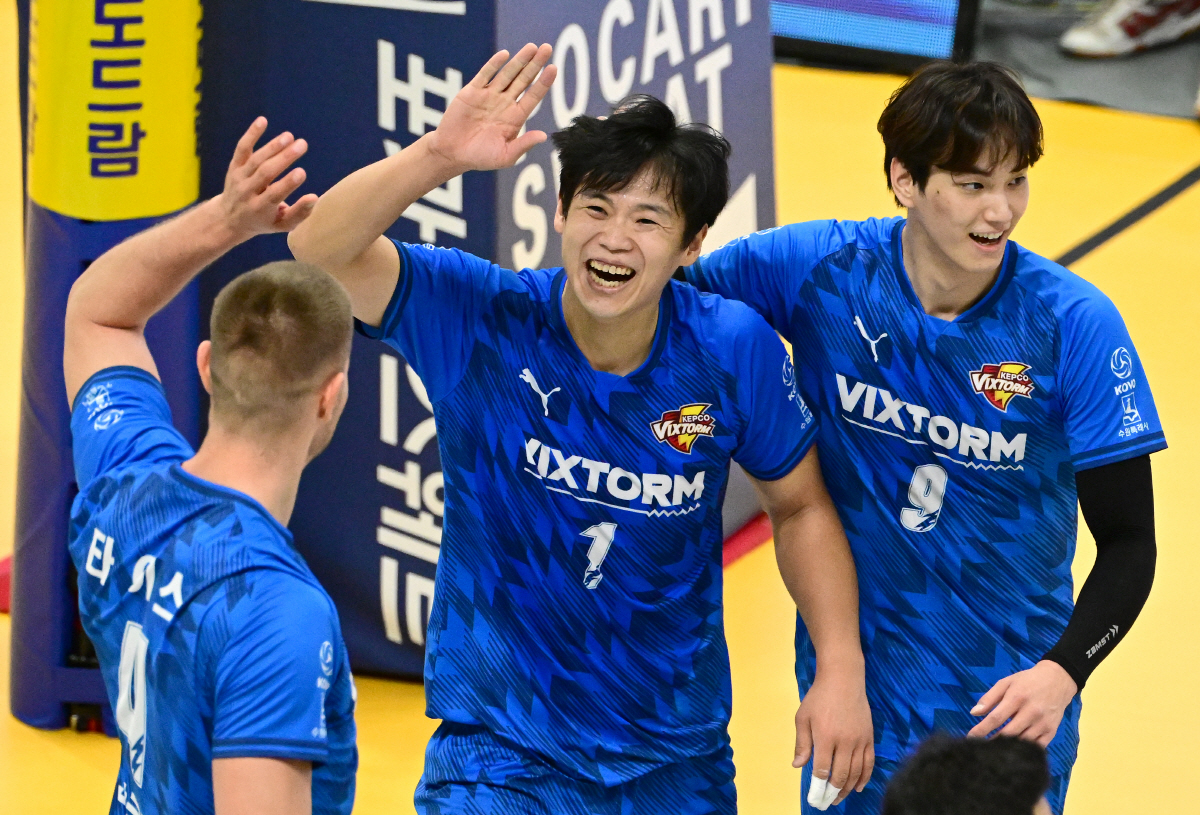 '4연패→4연승' 환골탈태한 비결은? 권영민 감독은 '서재덕'을 꼽았다 …