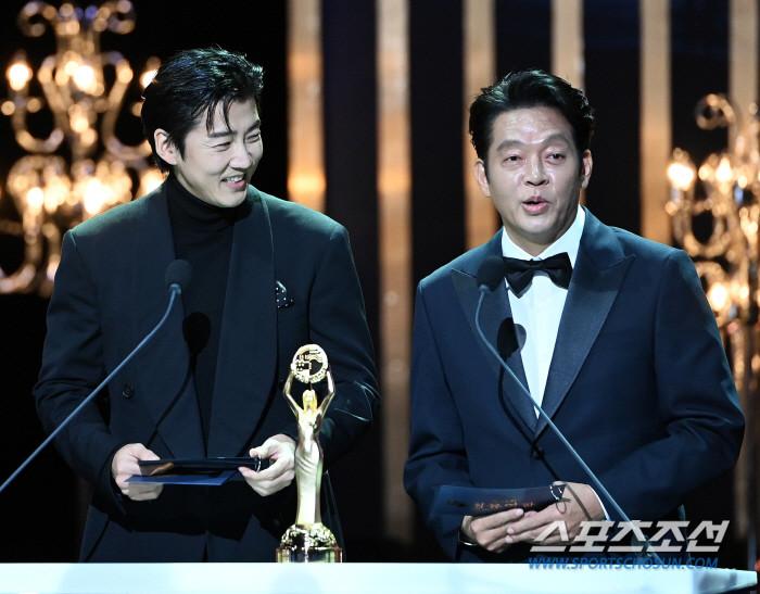 등장마다 관객들은 환호, 수상만큼 화려했던 청룡영화상 시상자들...이 조…