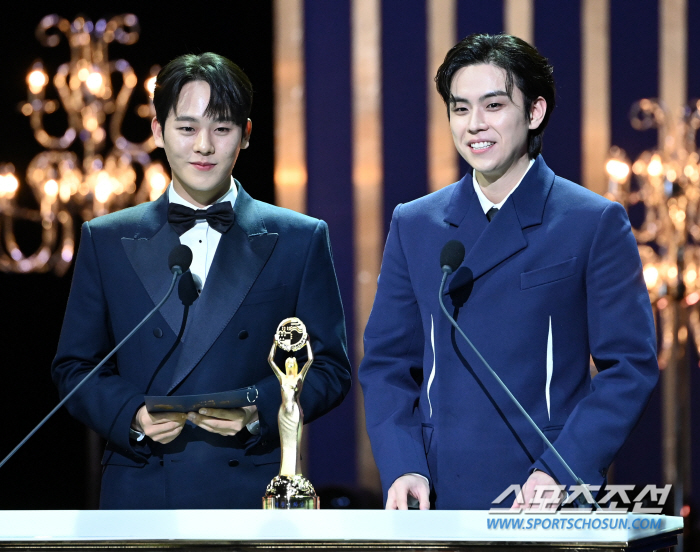 등장마다 관객들은 환호, 수상만큼 화려했던 청룡영화상 시상자들...이 조…