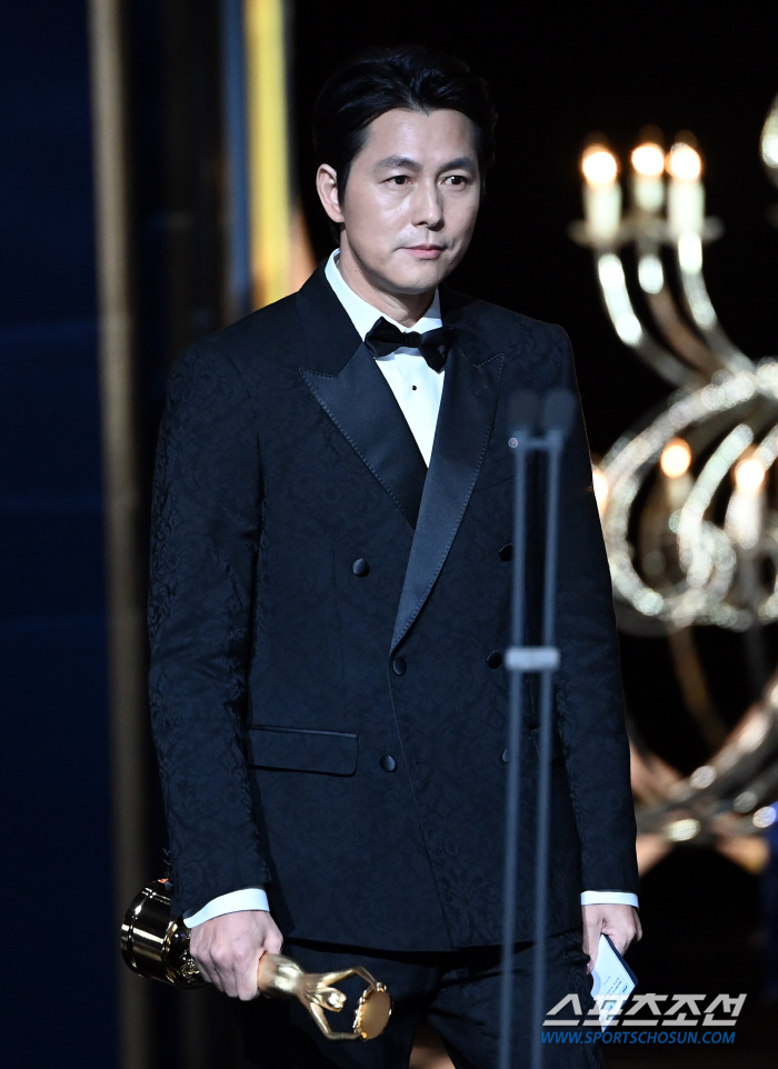 등장마다 관객들은 환호, 수상만큼 화려했던 청룡영화상 시상자들...이 조…