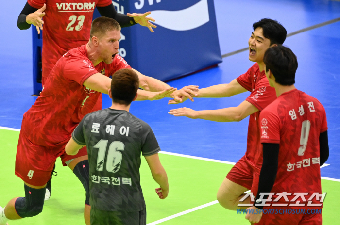 '1세트 11점차 대패에도…' 수원왕자 날았다! '임성진 17득점' 한국…