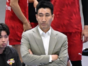 같은 옷 감독·합숙하는 선수들…한국전력 매각설 딛고 5연승