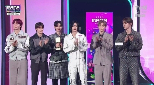 [종합] "더 큰 하나로 만나" BTS, 8년 연속 '마마' 대상→완전체…