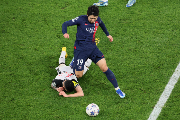 [UCL현장리뷰]'음바페 PK동점골' PSG, 뉴캐슬과 1대1. 이강인 …
