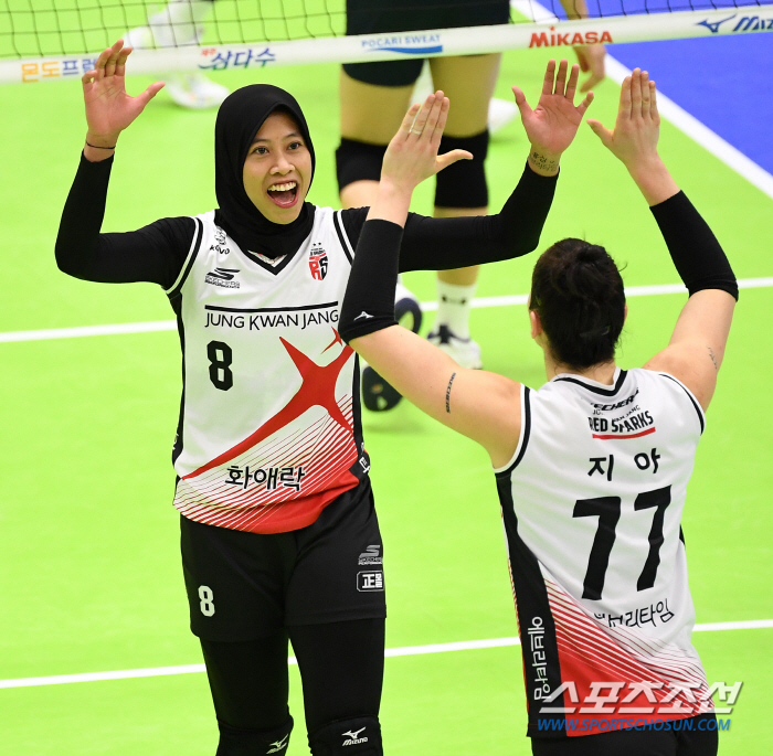 '천당과 지옥' 오간 정관장 '쌍포' 메가-지아, 그들의 한국 배구 적응…