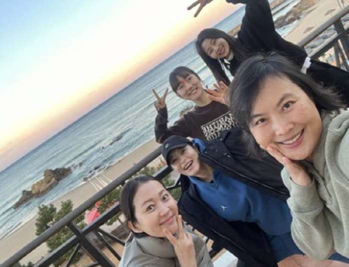 김혜수와 청룡의 이별여행..6명의 여배우들 모여 바닷가 여행기 [종합]