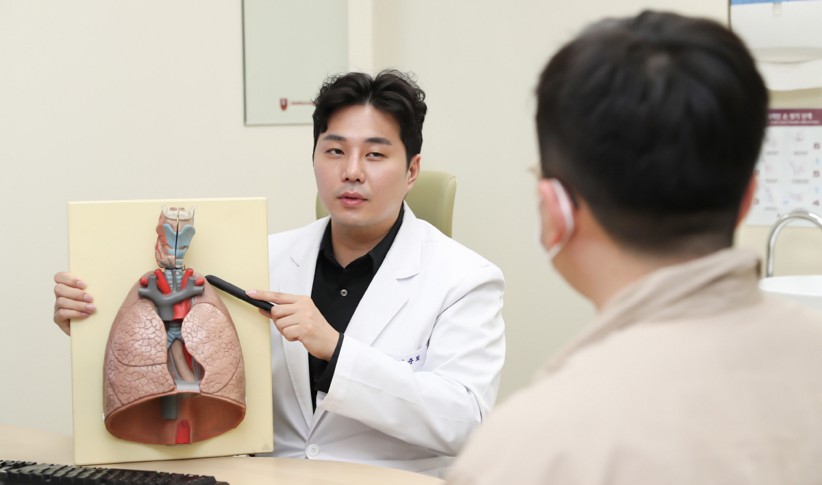 [헬스가이드-기흉] 치료 1년 후 30~50% 재발…비행기 조종사 및 승…