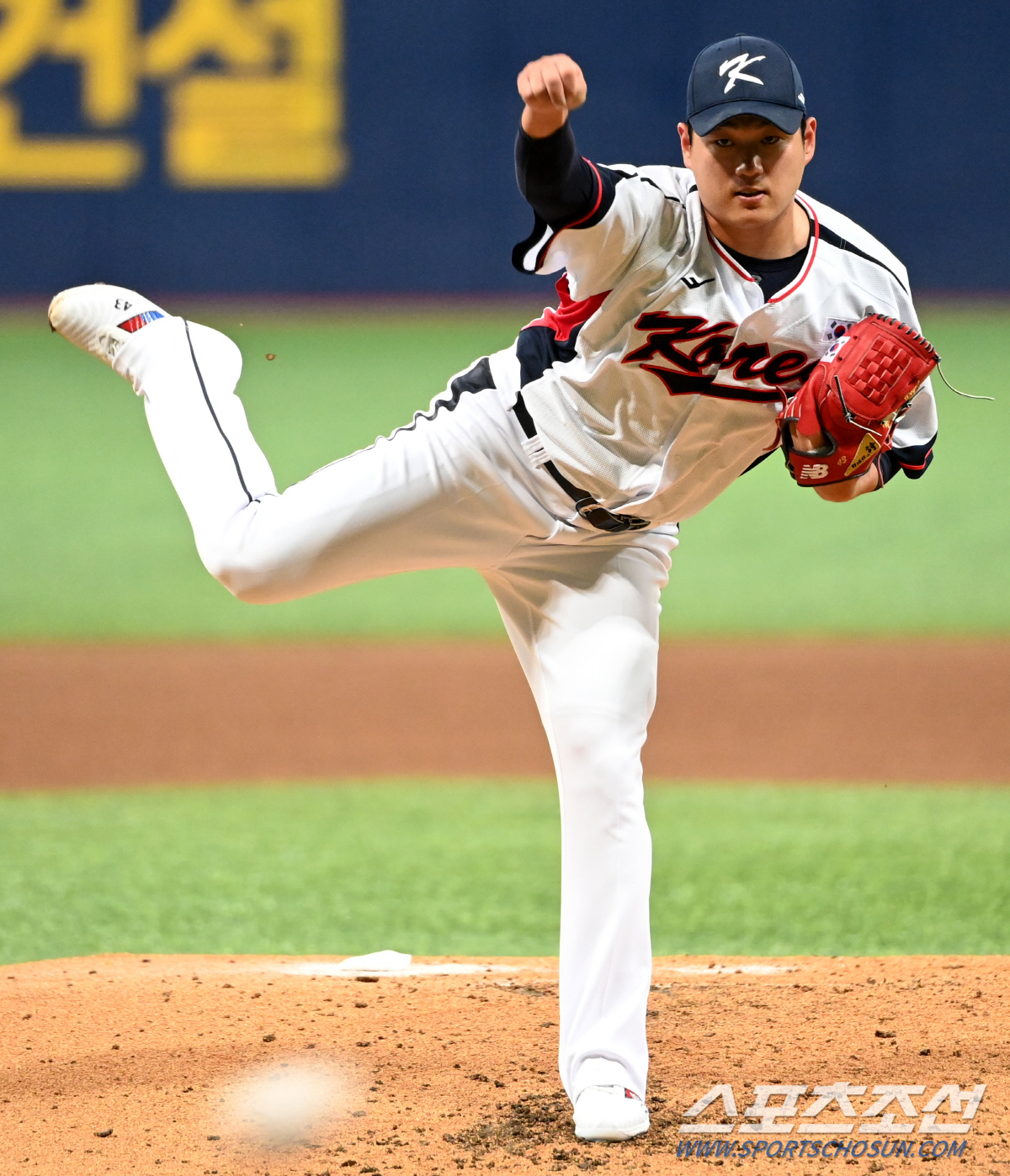 26일 고척스카이돔에서 열린 항저우 아시안게임 야구대표팀과 상무의 연습경기, 나균안이 역투하고 있다. 고척=허상욱 기자wook@sportschosun.com/2023.09.26/