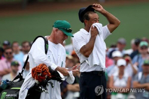 복귀전 캐디는 동업자…우즈, 내년 전담 캐디 누굴까