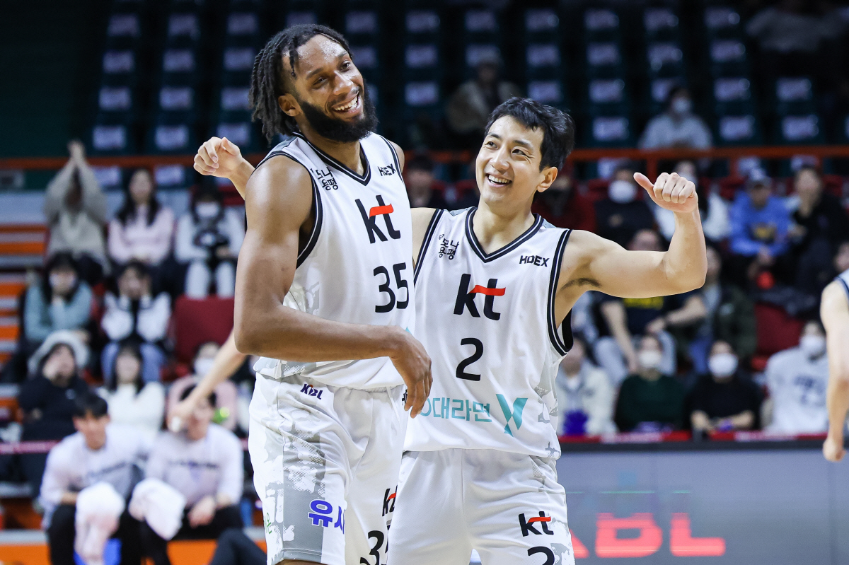 KT 연승만든 허훈의 3쿼터 14득점, 스타성이란 이런 것이다