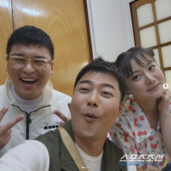 [SC이슈]'팜유' 전현무, 대만 세미나로 기안84 추월? 연말 대상 향…