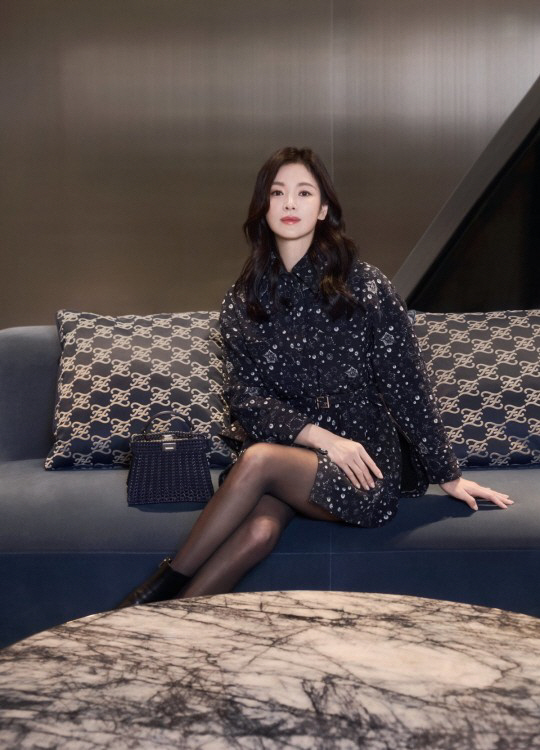 "압도적 비주얼" 송혜교 미모 놀랄 수 밖에..클로즈업도 풀샷도 '초절정…