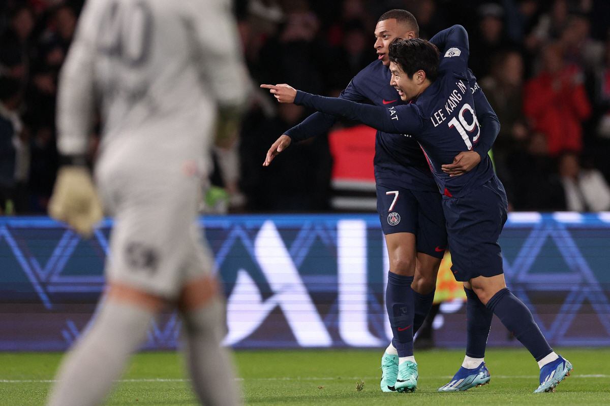"메시와 닮았다"→"손흥민 뒤이을 모든 것 갖춰" 이강인, PSG 스타로…