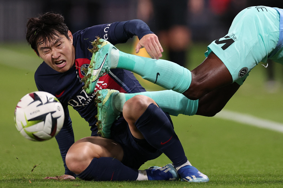 "메시와 닮았다"→"손흥민 뒤이을 모든 것 갖춰" 이강인, PSG 스타로…
