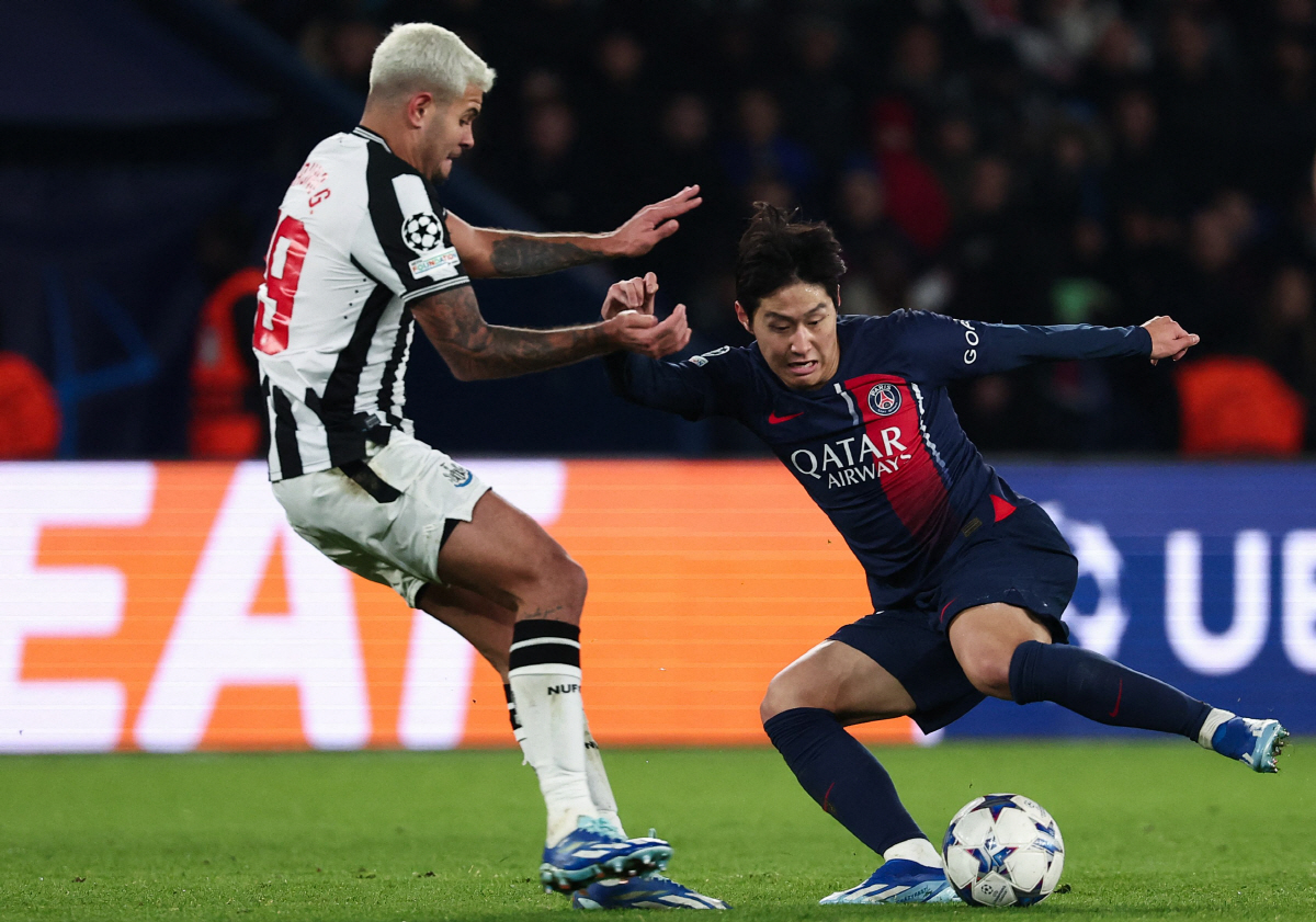 "메시와 닮았다"→"손흥민 뒤이을 모든 것 갖춰" 이강인, PSG 스타로…