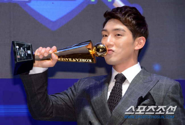 201안타-135득점 신기록에 MVP 신화, '무적' 서건창 이대로 끝인…