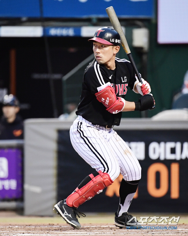 201안타-135득점 신기록에 MVP 신화, '무적' 서건창 이대로 끝인…