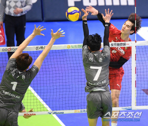 2라운드 전승이끈 김연경 통산 7번째 라운드 MVP 등극. 임성진은 첫 MVP[공식발표]