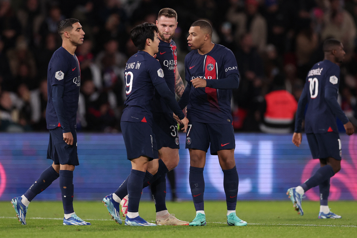 "음바페 질투하지 않길"...PSG, '메시 닮은 슈퍼스타' 이강인 위해…
