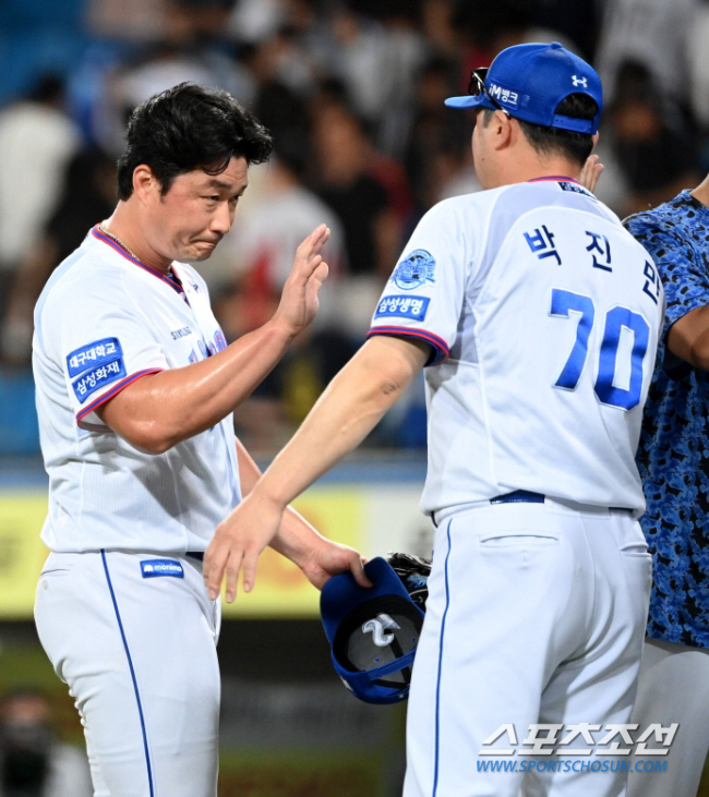 "LG 왕조 첫걸음?" 41세 FA 오승환, 시상식이 어색해…우승팀 바라…