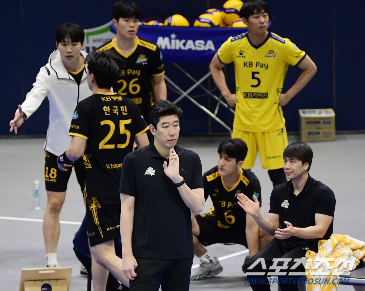 '범실 22대10→12연패' 충격적인 패배. 후인정 감독 "프로는 결과로…