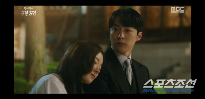 엔딩 속 女 주인공들, 대변신…'정전 키스 vs 장례식장 프러포즈', 男…