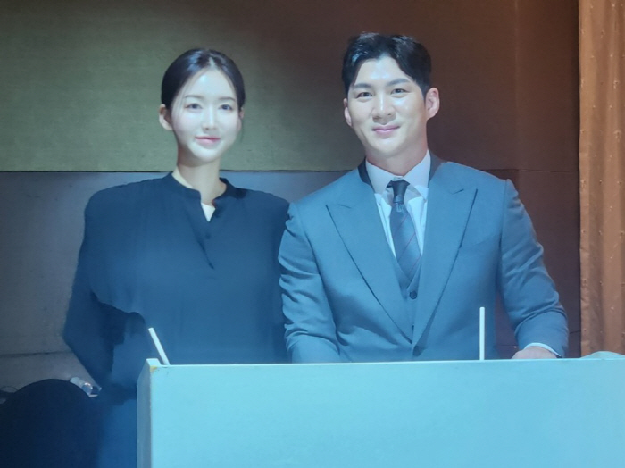 "LG팬이기에 당연히 해야죠"…KS MVP가 결혼식 사회를? 역대급 비시…