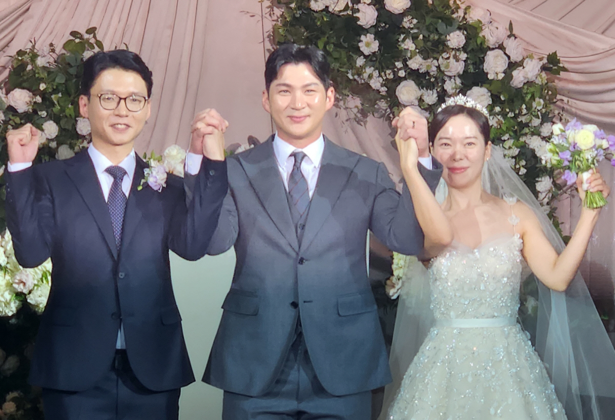 "LG팬이기에 당연히 해야죠"…KS MVP가 결혼식 사회를? 역대급 비시…