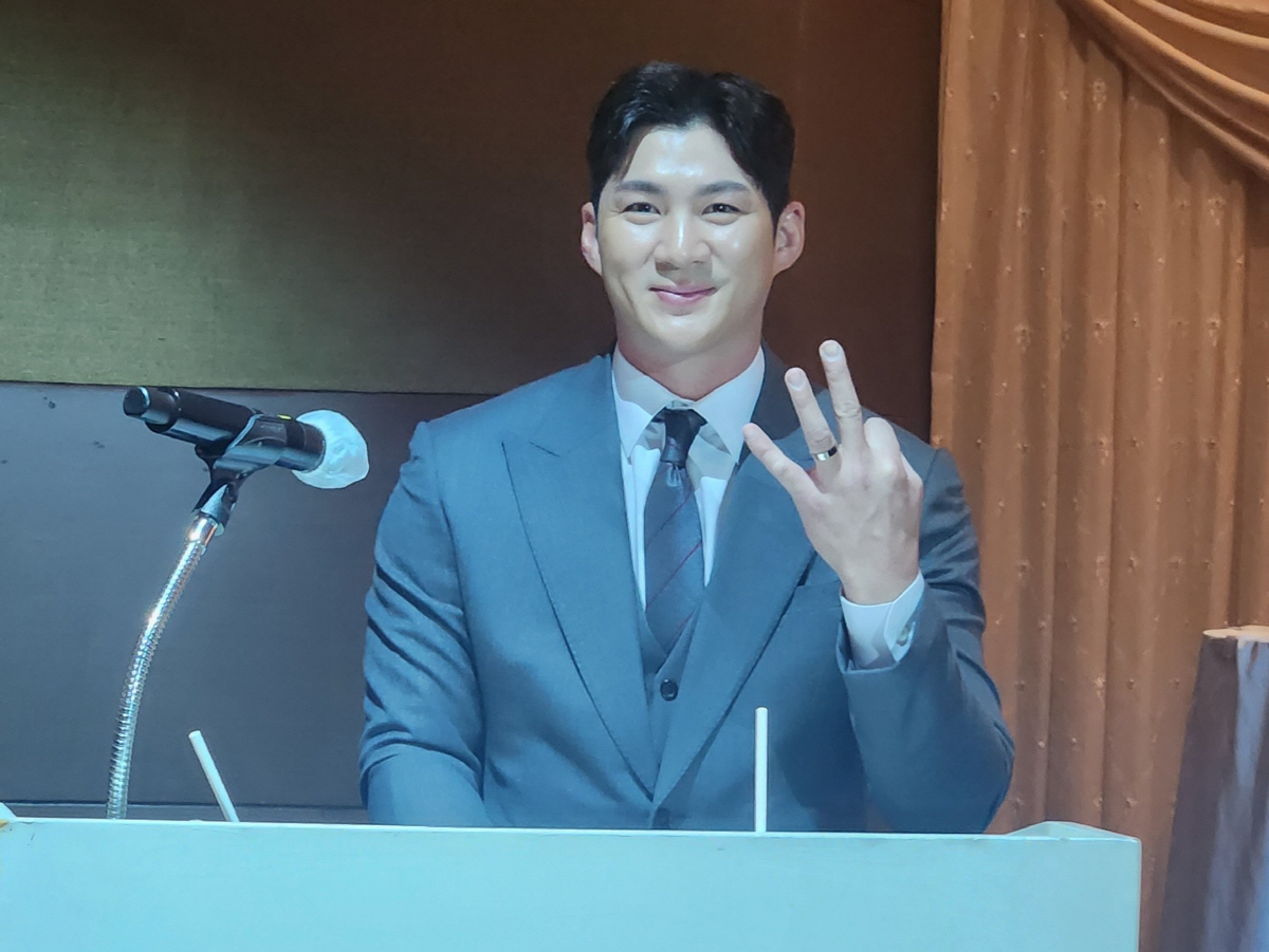 "LG팬이기에 당연히 해야죠"…KS MVP가 결혼식 사회를? 역대급 비시…