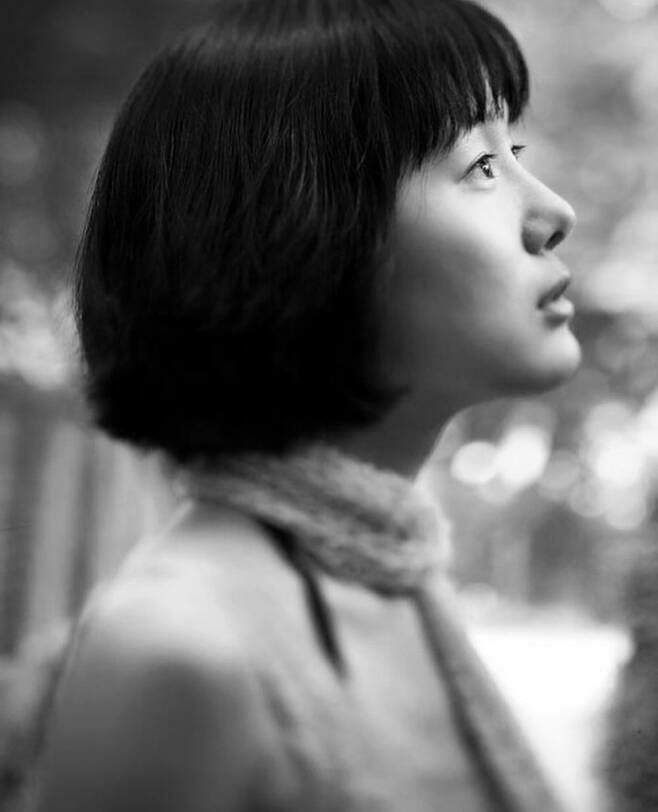 '한의사♥'윤진서, 만삭 'D라인' 화보…"배우 지망생부터 아내·엄마 모…