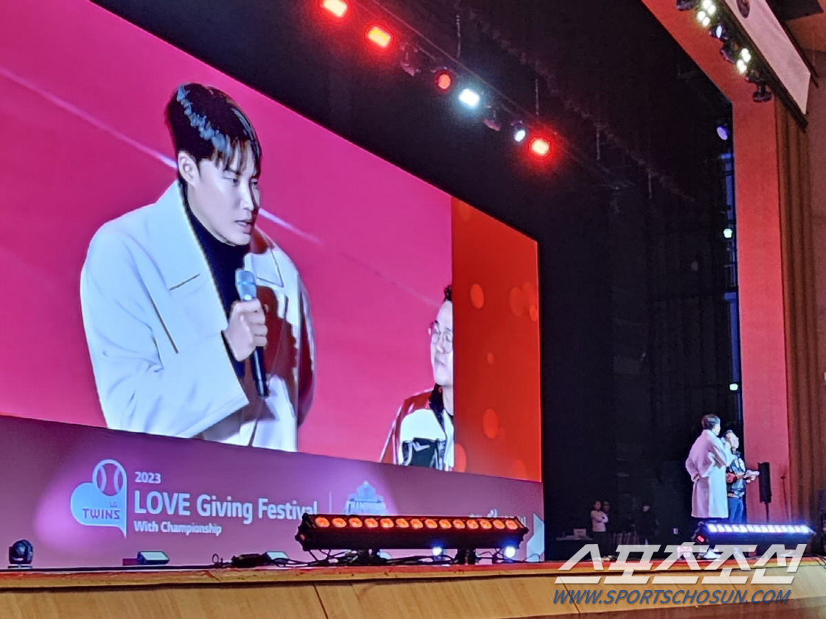 '몰래 온 손님' FA 임에도 올수 밖에 없었던 천상 'LG맨' 그런데 …