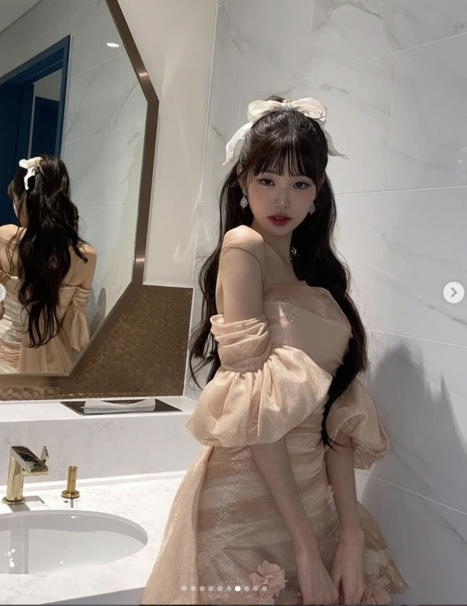 장원영 'CG 같은 인형 미모' 여리여리 몸매도 '살짝'