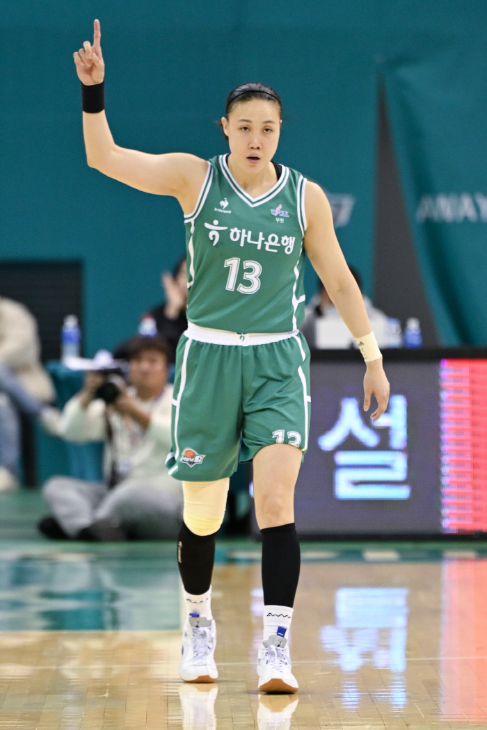 '베테랑의 투혼, 후배를 일깨우다!' 하나원큐의 김정은 영입 효과