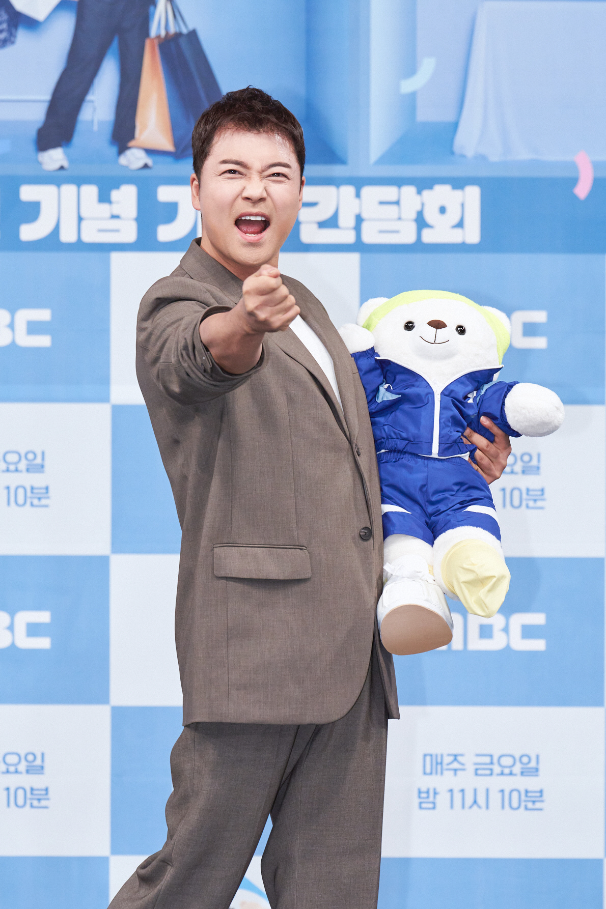 [SC현장]"연말 트로피 집안싸움"…'나혼산', 10주년 연예대상으로 화…