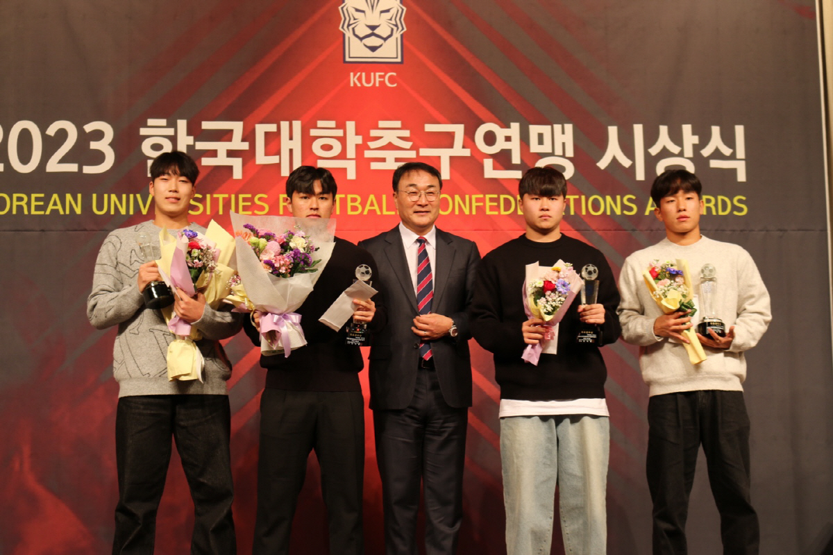 '르네상스 열었다' 3관왕 박규선 한남대 감독, 2023년 대학축구 최우…
