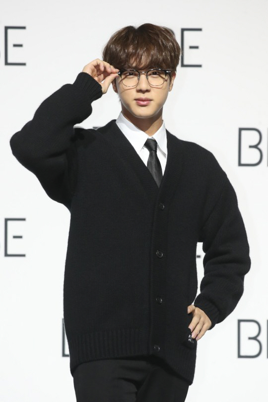 '또 조기진급' 진, 입대 앞둔 RM→정국에 폭소…BTS 첫 모범 군인의…