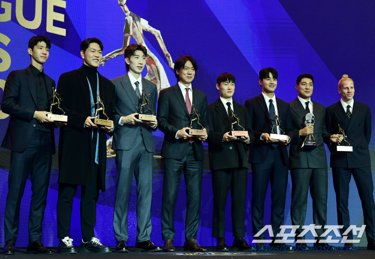 16년 전 소년 김영권의 꿈, K리그 '최고의 별'로 우뚝…그의 옆에는 …