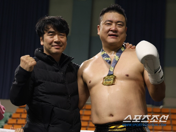 "아저씨 무시하지마" 45세 킥복싱 관장의 15년만에 링 복귀. 27살이…