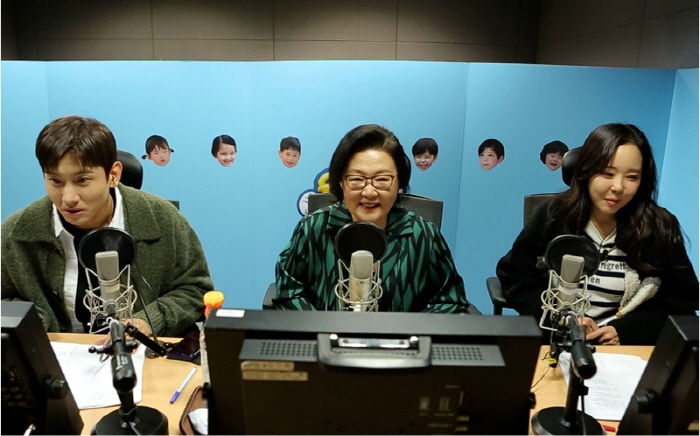 '국민엄마' 김해숙 "母 필요한 시기에 일해..아직도 미안한 감정"('슈…
